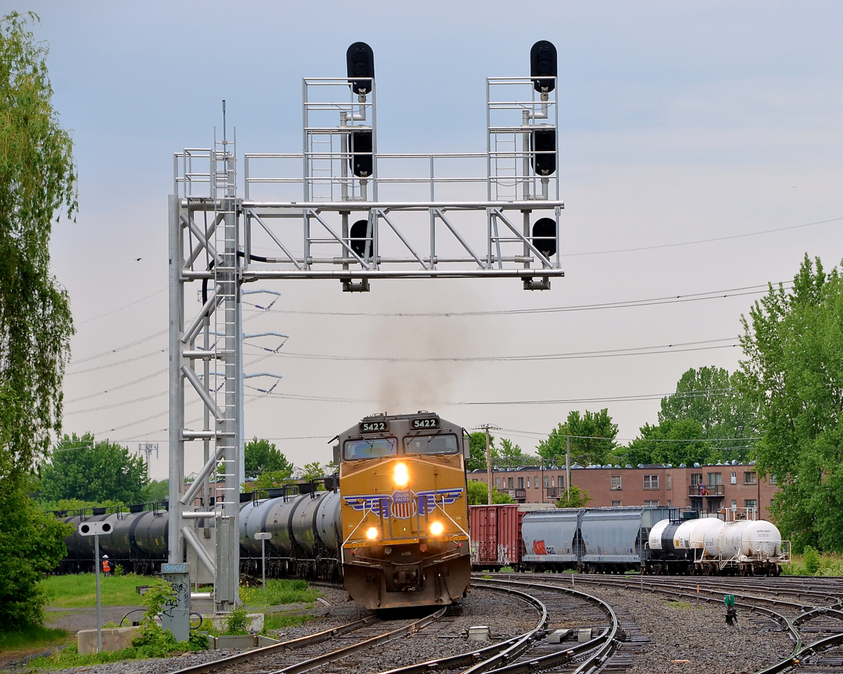 UP 5422 leads loaded oil train CP 550 around a curve as it approaches Lasalle station, with the small Lasalle yard at right. DPU on this train is another UP unit - UP 5504.