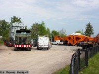 This morning, HEPX 200 was sitting in two pieces at Myrtle Station, having shed its load for Hydro One. By the afternoon, the two halves have been reunited while Anderson have brought in their ex-army truck to tow the loaded float to its final destination.