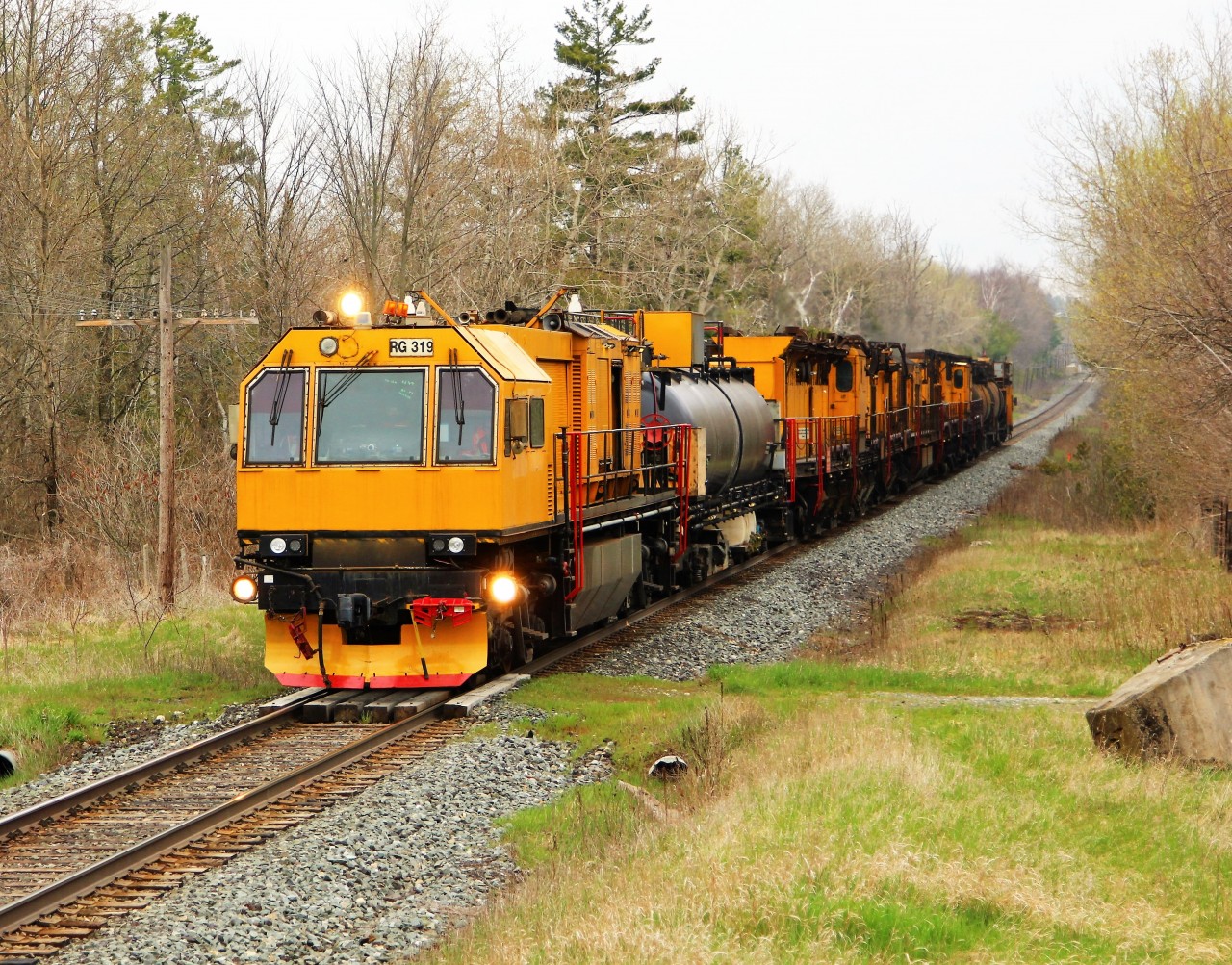 While out and about today, I heard a strange call number on the scanner that wasn't a standard CP number so I figured I should go down for a look. It turns out the RG 319 number belongs to one of the Loram rail grinders making its way westward.