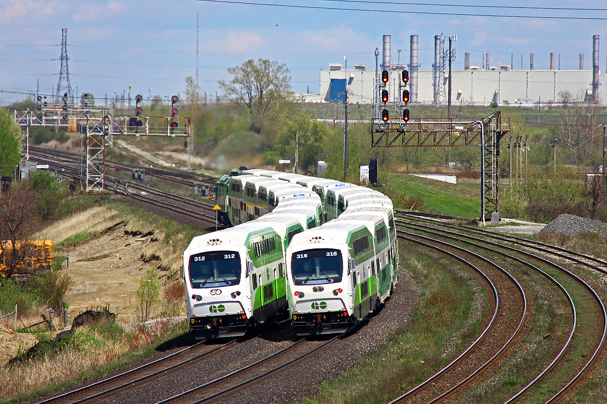 Upon my first photographic railfanning trip to the Oshawa area in seven years, within moments of arrival I was reminded how frequent the trains are and that meets are nothing to jump over. Nonetheless, any CN trains that went by I barely even felt were picture worthy, which is probably one reason I don't bother to go out of my way to go east much. Some relatively decent timing between two GO trains allowed for this shot. In only about a year, this has quickly become the new face of GO Transit. Bombardier hasn't given the TTC the same luck wit their new face unfortunately. The new cabcars are now in the 30 range, and are pretty about as common if not more common than the older cabcars now. From my understanding, and would be my best guess, the older cabcars will be converted to regular coaches.

In the distance lies Oshawa yard, and if you look closely, autoracks can be seen throughout the entire background for the GM plant. The Hopkins Street overpass, which quite possibly has become the most popular railfanning location in Canada in recent times, is now ticking down its final days, and should be closed any day now.