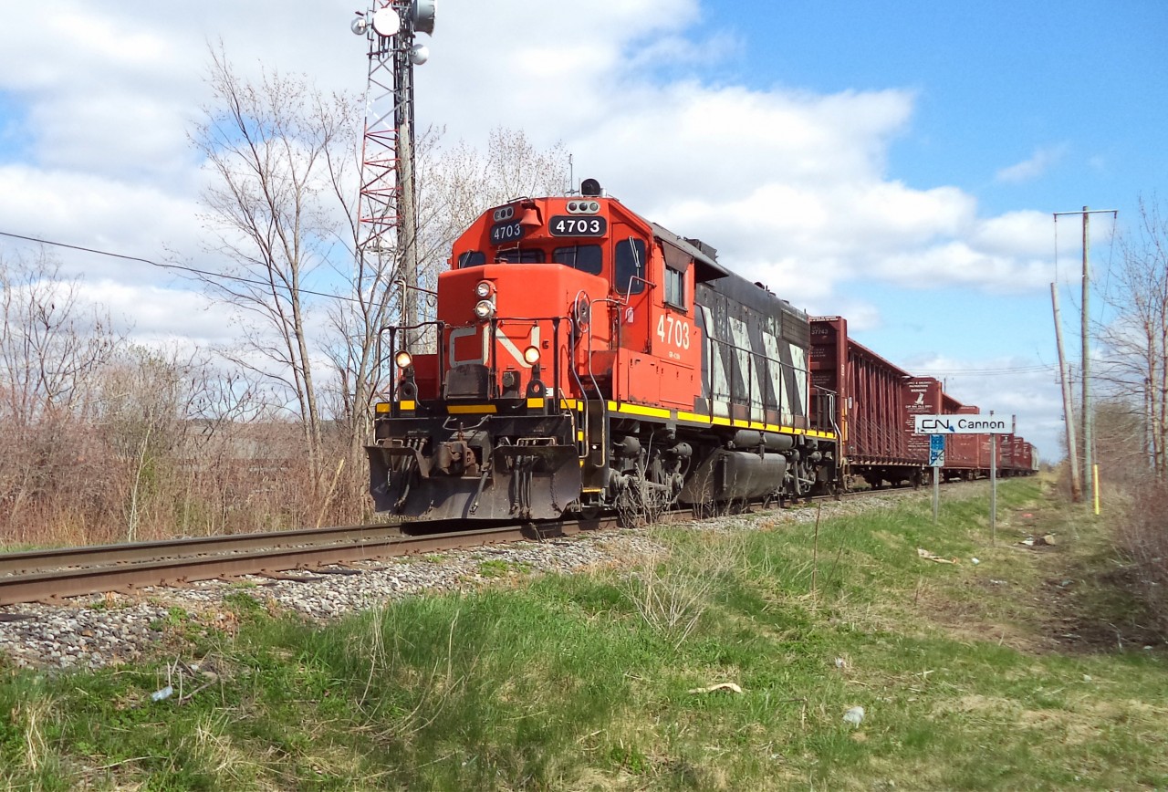 CN-4703 a GR-420b on Rouses Point sub. (Cannon) small convoy coming back from pic up at St-Jean/ Lacolle/ Acadie/ Laprairie/ Brossard on CN route 522 leave in the day to delevry cars and bring back pic up in late afternoon at Southwark yard Longueil P.Q.