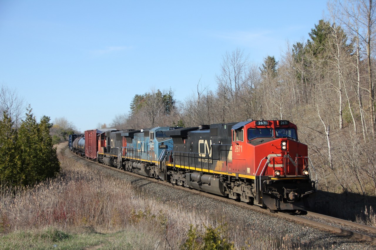 After bagging the trailing two units on A422 hours before, they surprisingly return on M399, throwing a dash 9 up front.