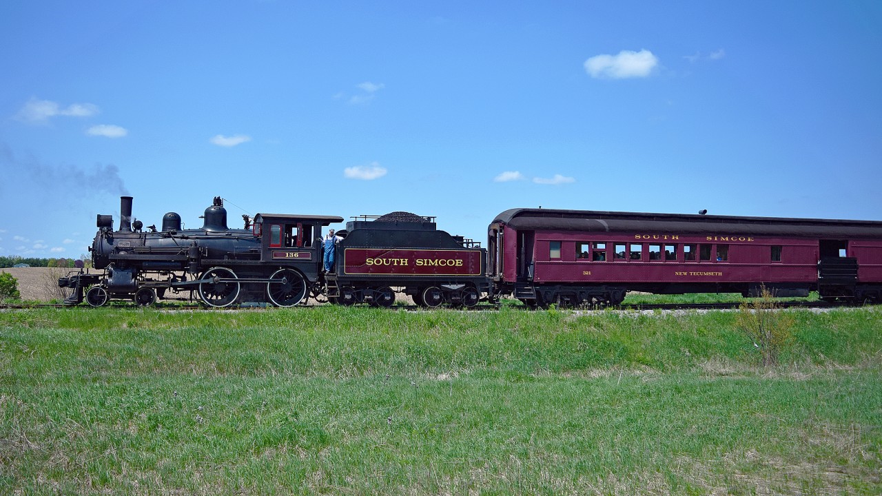 In between spending my time at the Waterloo Central, I decided to head up to the South Simcoe with a friend for their first run of the 2016 season. Gorgeous weather made for a great ride.
