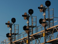 <b>The replacement's</b> As many of you have seen, the fall of the searchlights continue, although the CPR is using quite a mixture of three lens or a lone multi coloured lens, they're still darth vader like. But for now these searchlights continue to live out their final days before they too fall victim to the ubiquitous safetran signals. 