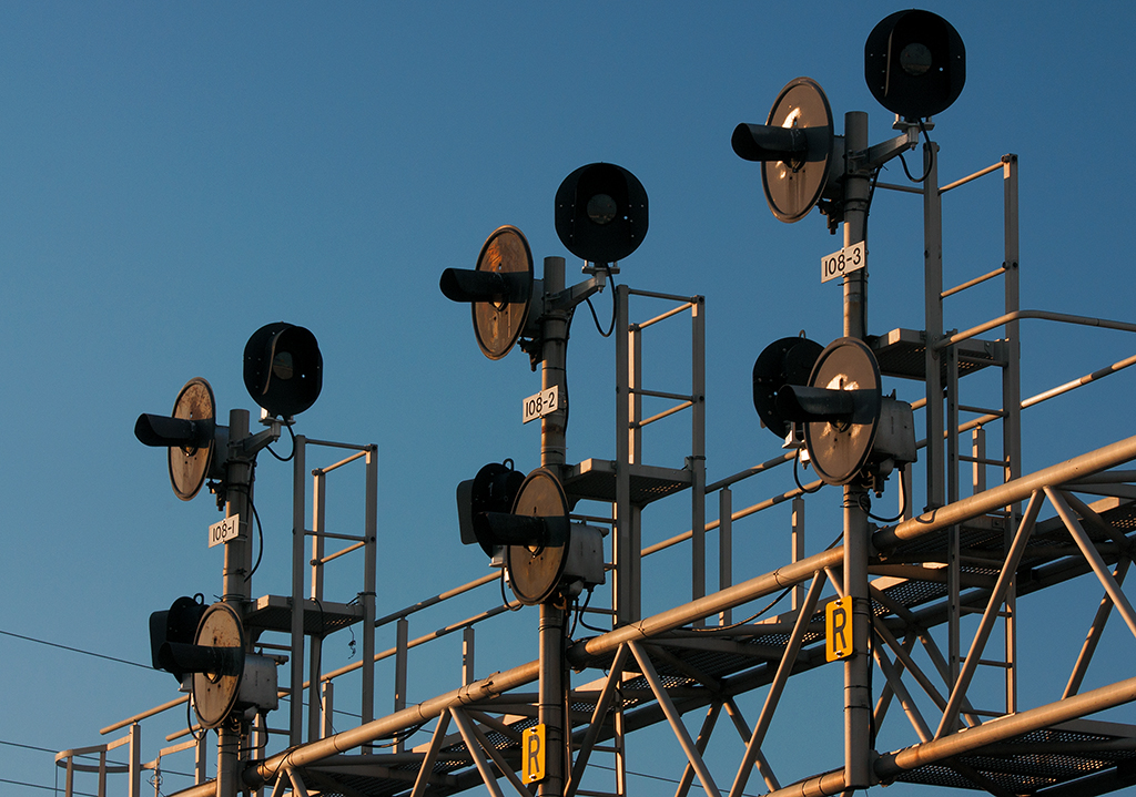 The replacement's As many of you have seen, the fall of the searchlights continue, although the CPR is using quite a mixture of three lens or a lone multi coloured lens, they're still darth vader like. But for now these searchlights continue to live out their final days before they too fall victim to the ubiquitous safetran signals.