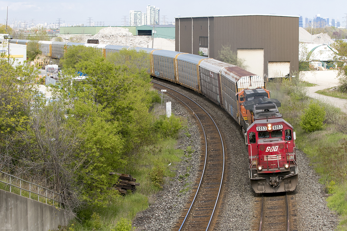Right leader here, the SOO/BNSF consist takes charge on 147 as it comes around the curve at mile 14.