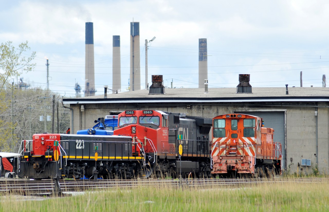 CN 223, CN 2565, and former Stelco SW1000 #456 (ex-VIA 201; nee Inland Steel 115) lurking about outside of LDS
