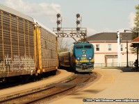 Another day is drawing to an end, as Train 83 led by VIA 914 pulls into the Brantford station.