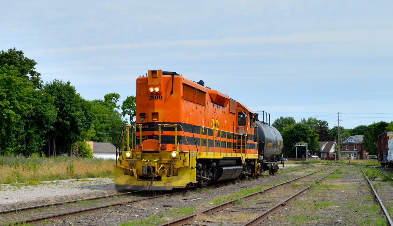 582 shoves a tank car up the Guelph North spur as it heads for XV wye.