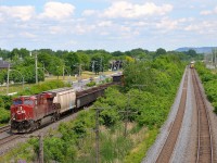 <b>CP 119 in the lead.</b> Based on scanner chatter, I could hear that both CP 119 and CN 327 were headed my way and I was not quite sure which would show up first.... Well CP 119 showed up first (barely), with CP 8926 as the sole head end power, with another ES44AC as mid-train DPU (ironically, CP 8925). CN 327 is close behind, his headlight is visible at far right on CN's Kingston sub.