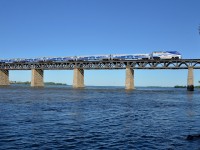 <b>Approaching Montreal.</b> AMT 1322 leads AMT 84 towards the island of Montreal, over the blue water of the St-Lawrence river.
