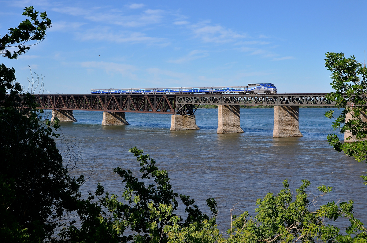 Heading back to get more commuters. An unknown F59PHI shoves an AMT deadhead move southbound over the St-Lawrence river, on its way to Candiac to bring more commuters to Montreal.