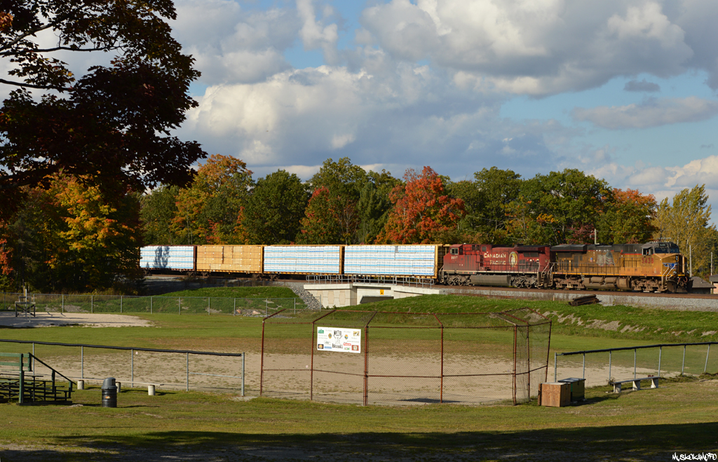 CP 420 - UP 5438 South pulls across the fairly new Maple Street overpass in MacTier for a crew change. By the end of 2015, UP power btwn Winnipeg and Toronto was quite common and quite often leading!