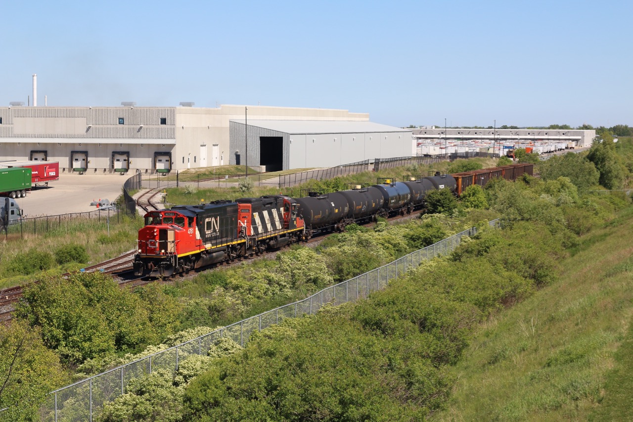 CN local 551 with a clean GP38 4761 and R/C equipped GP9RM 4138 are busy working customers on the north track at Mansewood. The train has just finished working the glass lead.