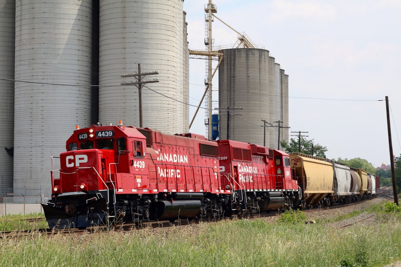 With CP's GP9 fleet now history, local power has gotten very predictable with a mix of GP20's and GP38's, while I have caught SOO Line GP38's in Ontario they have always been trailing power. As CP overhauls it's GP38 fleet many of the ex SOO and D&H GP38's are now repainted and equipped to lead in Canada. This is the case for former SOO 4439, which has also been equipped for remote control service. On this day it leads local T14 as it departs the spur leading to the ADM elevator in Streetsville, and heads to the yard in town.