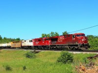 We find a very interesting lash up on todays CP 242 with CP 8720 (ES44AC) leading CP 2264 (GP20C-ECO) and CEFX 6009 (GMD SD60). The CEFX 6009 was sold in 2006 to the Indiana Railway as Ex-SOO 6009 according to the CTG and shows as O left. Some how it has made its way to CEFX but still shows its original white and red SOO colours.