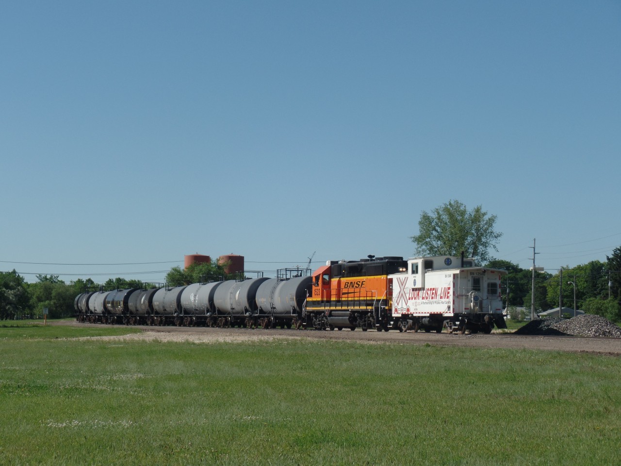 A very weird setup. The last time BNSF operated, they entered the engine house going engine first, which is the reverse of what they usually do, causing this very weird setup as they do some shunting.