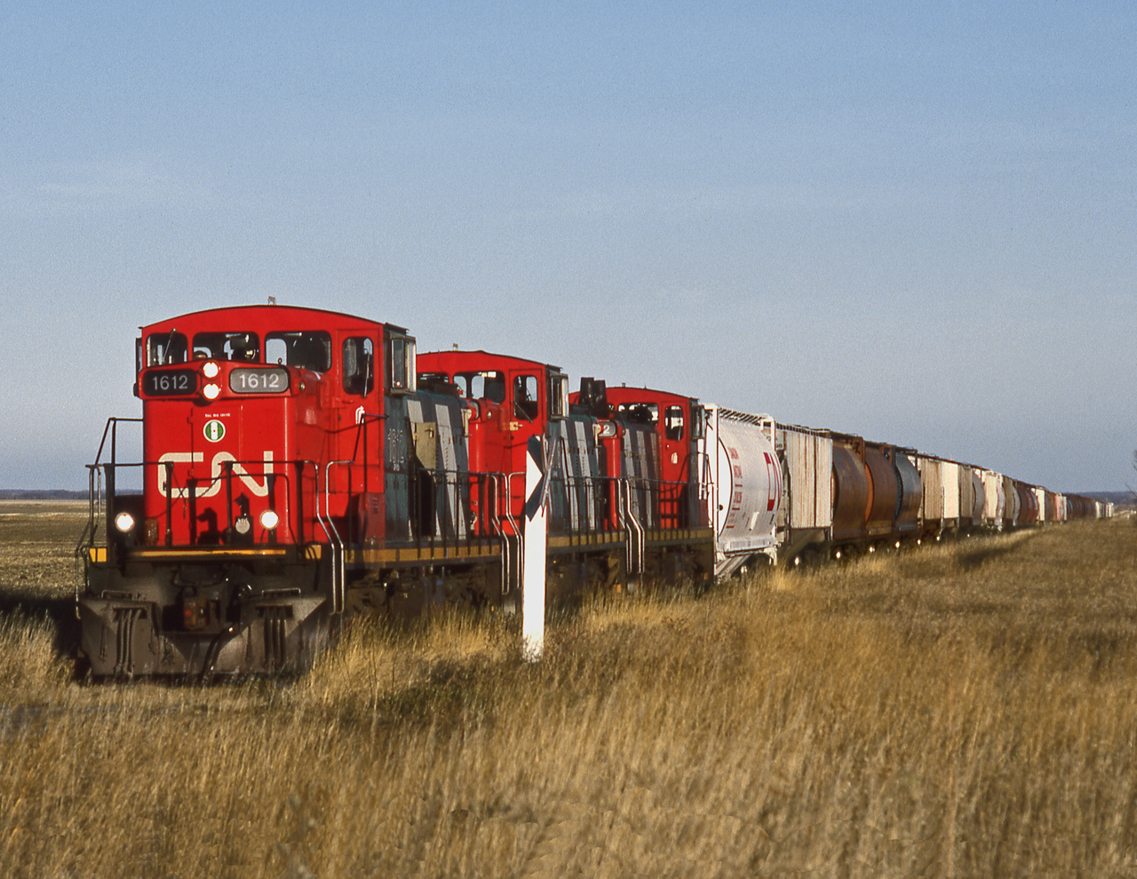 Railpictures.ca Bill Hooper Photo 3 GMD1′s head the Rossburn