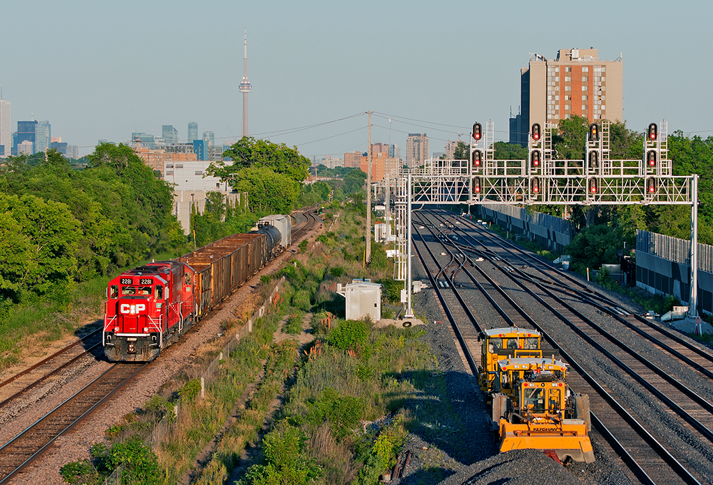 The late evening roadswitcher out off Agincourt trundles up the MacTier Sub with a short train in tow.