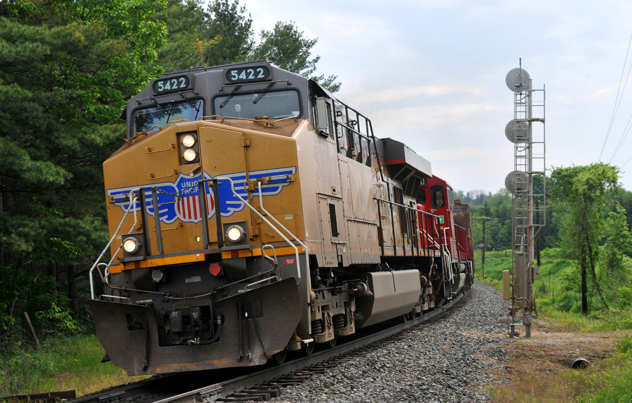 550 rounding the curve at the west end of Wolverton with UP 5542 - CP 2250, 112 cars, and UP 5504 as DPU
They'll be taking the siding here to wait for 147, who at the time is just around Guelph Jct