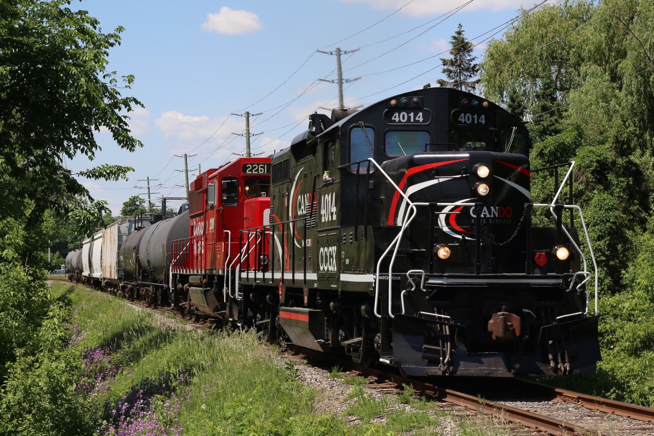 For now it appears that obry's new arrival is still being broken in as it travels with borrowed CP 2261. The train is seen about to cross Chinguacousy road in Brampton at one of the few decently lit northbound locations along the line to Orangeville.