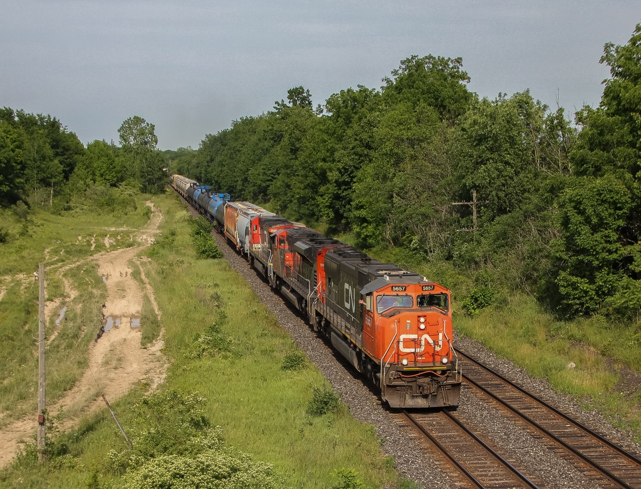 After lifting roughly 10 cars from Paris, 435 takes the north and departs westward for London. Props to the awesome crew, especially the hogger who went crazy on the horn for us standing on Canning Road bridge. Nice to see crews who still care about rail fans.