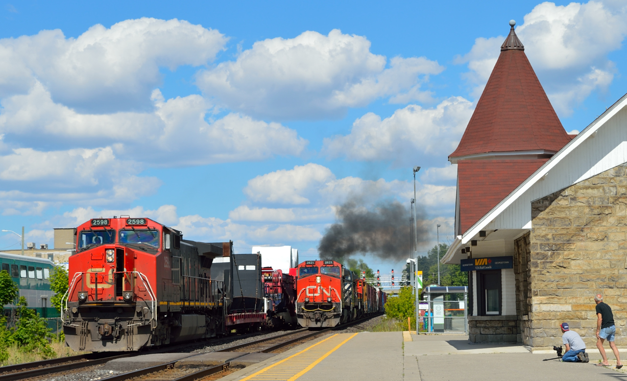 An ALCO!  If only it truly were.  CN A42131-03 waits on the north track at Georgetown with schnabel car BBCX 1000, while on the south track, CN M39931-03 passes by with 694 axles this fine summer's day.