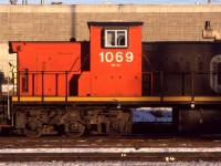 CN has a few unique locomotives. One is the GMD-1. This profile is unmistakably distinctive, and to me quite pleasing. Unlike the Alco RS-3, this is quite boxy, but the stylish eyebrows above the headlights give it a nice look. Clean lines and tidy louvers just add to the overall look.  