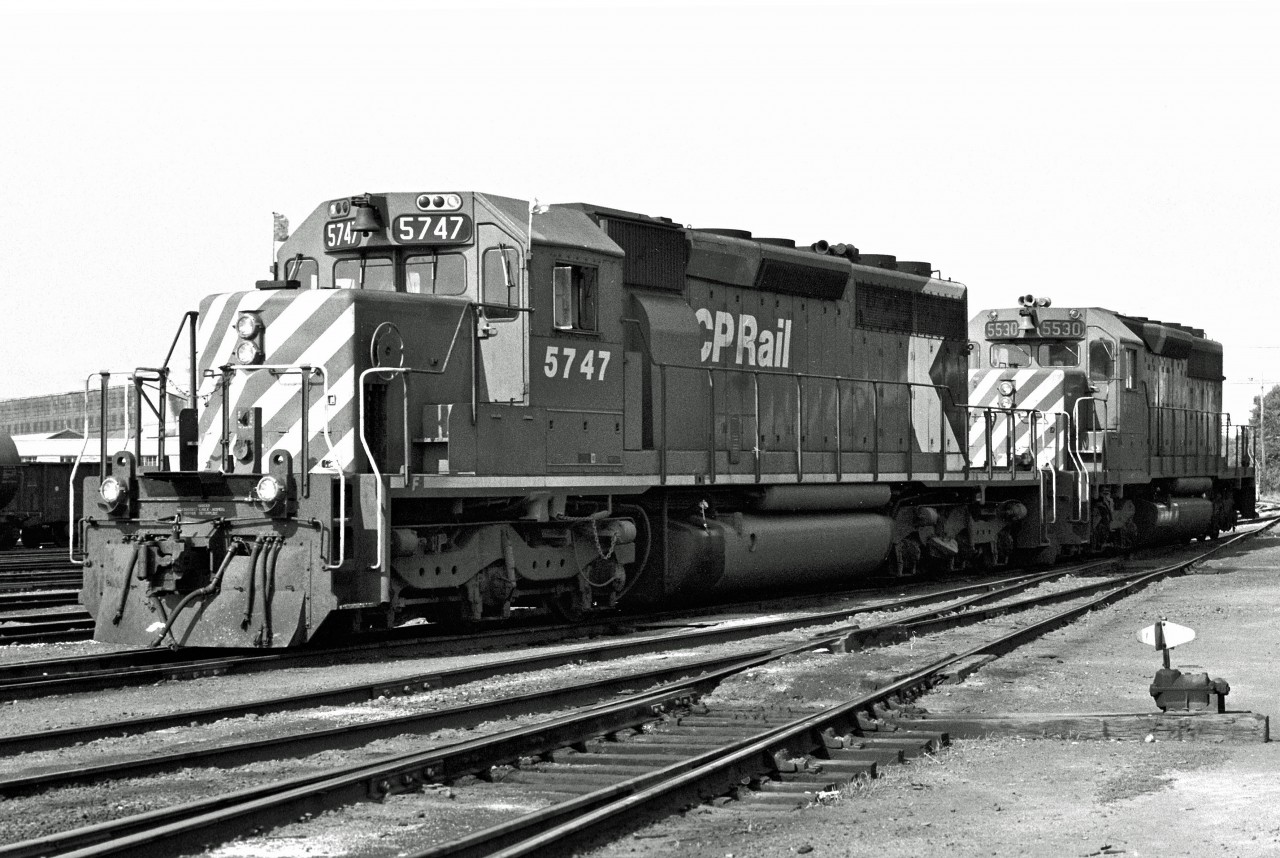 I believe this image was taken at Leaside in the late fall of ’75.  If I’m correct, SD40-2, 5747 had just recently entered service.  Trailing unit SD40, 5530, was nine years old.