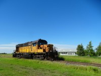 MDXX 911, which works for the Lake Line Railway, is seen sitting at the north end of Selkirk on the LLR Winnipeg Beach Subdivision. The Lake Line Railway is a shortline that operates between Selkirk and Gimli, MB, serving Karrich in Selkirk, a grain elevator in Netley, and Crown Royal in Gimli.