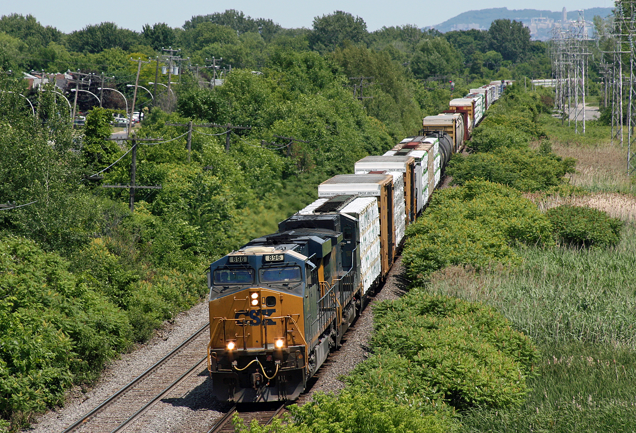 CSXT 896 and CSXT 7719 power CN M 32721 24 through Pointe Claire on a quick trip down to Valleyfield, where the train will be handed over to the CSX.  If all goes according to plan, this crew will hand over their 63 cars to the CSX crew and bring CN M 32621 24 back to Montreal in a few hours time.  On the return movement, 326 was powered by CSXT 5355 and CSXT 4074 with 57 cars in tow.
