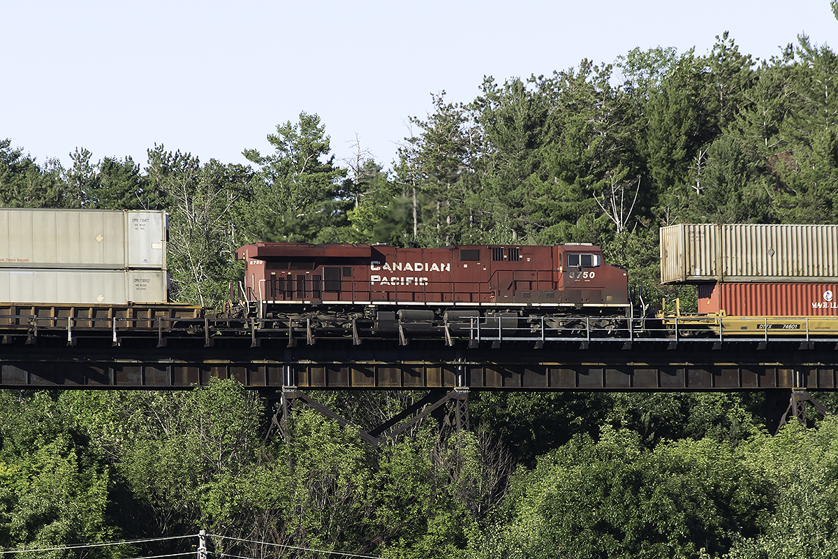 Still not used to mid train remotes in Ontario, although as the trains continue to get longer, I'm sure there will be more as railroads run longer trains foolishly trying to save money on crews.