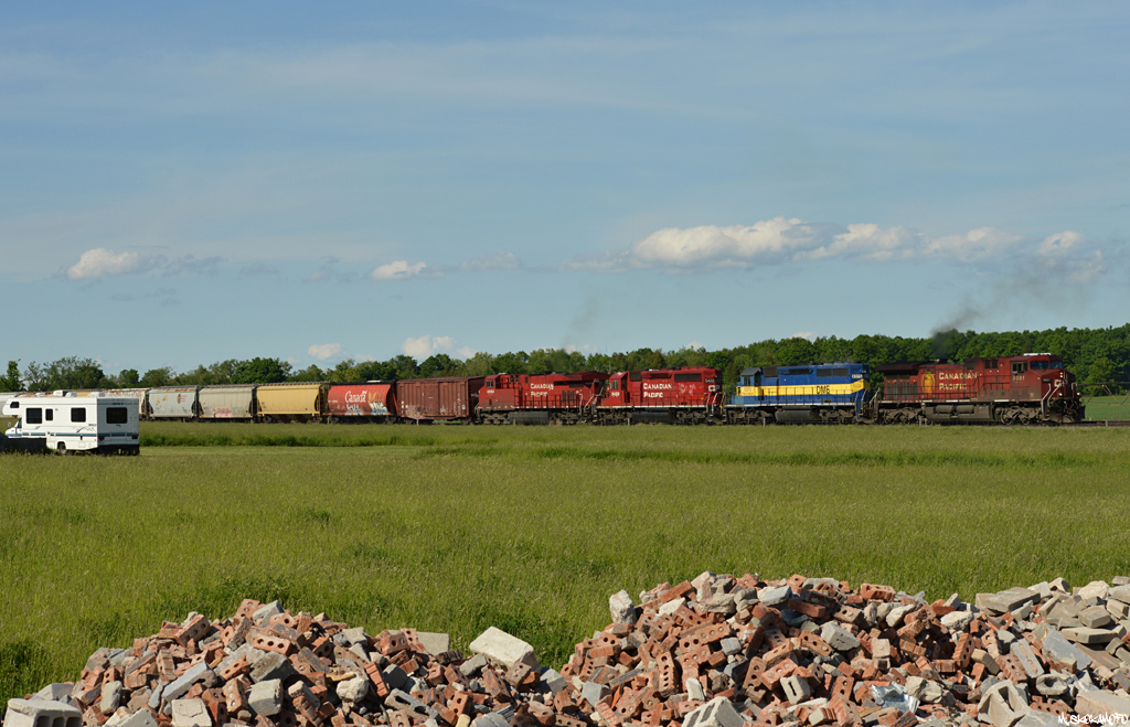 CP 420 - CP 9801/DME 6367/CP 5420/CP 8920 + CP 8860 mid train pulls up to a Medium to Clear signal departing Baxter with 23 on the tail end for Spence. Along for their last rides are 6367/5420, Buffalo bound to join other fallen CP/STLH/DME/ICE counterparts for an uncertain but bleak future. Plenty of these units are still in working/decent shape but have fallen victims to this never ending recession, after years of faithful service they certainly owe the company nothing!!!