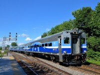 AMT 75 arrives at Lasalle Station with cab car AMT 707 leading.