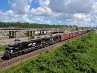 <b>Ex-LMSX leader.</b> NS 8466 (ex-LMSX 726, a Dash8-40CW built in 1994 for use by CN half the year and Conrail the other half) leads CN 529 towards Turcot West. Trailing is ES44AC NS 8120.