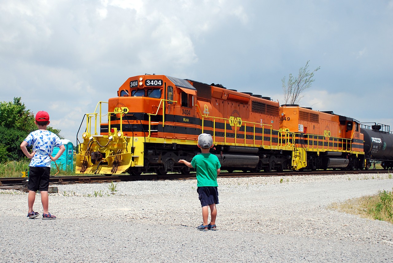 Now kids, today's lesson is all about the SD40-2...  The boys take a brake from throwing rocks at a dead tree to watch RLHH 595 switch out tank cars at Garnet.  The crew came on duty much later than usual (after noon) so we had lots of time to kill before seeing the "orange train" in action.