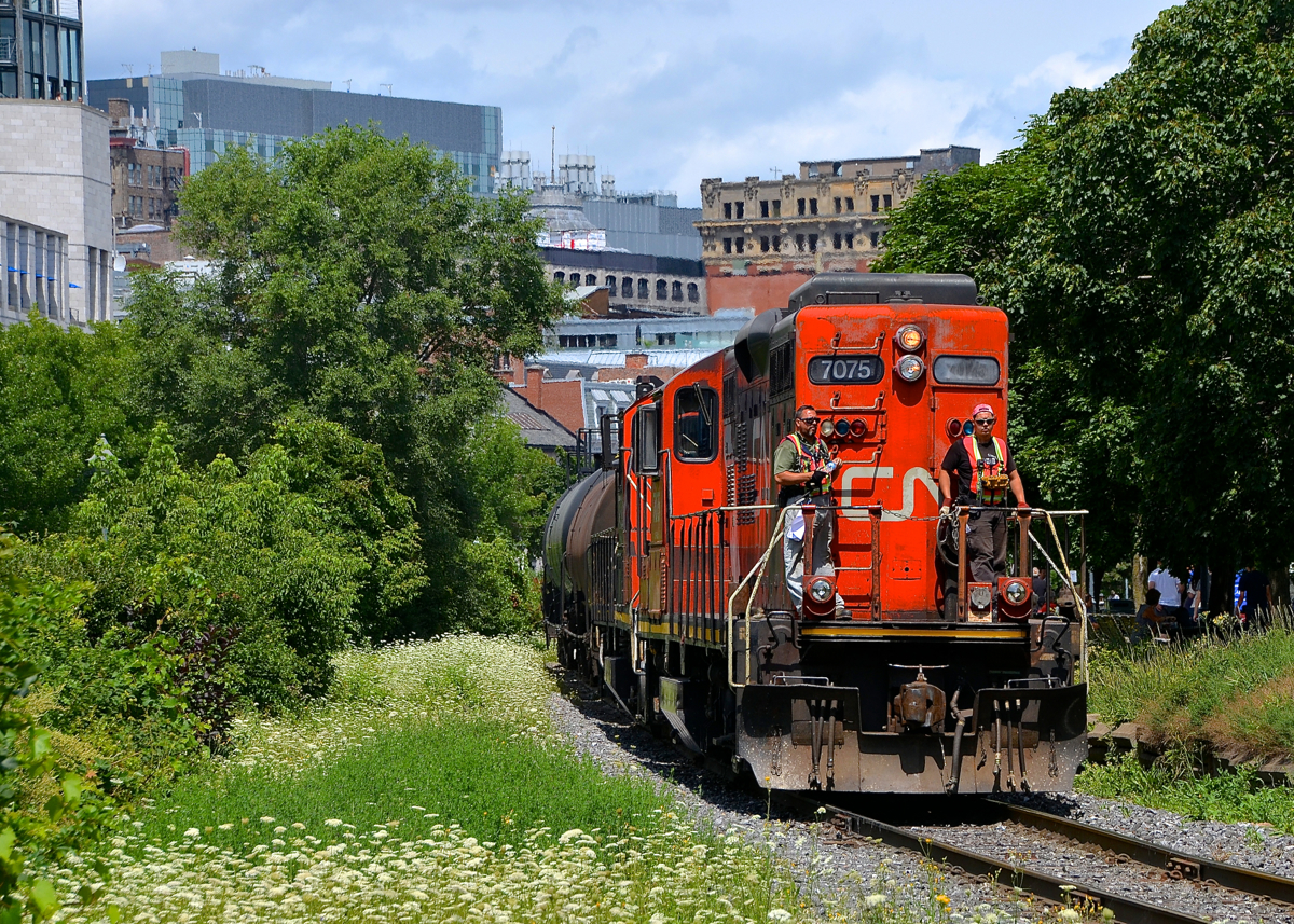 CN 7075 & CN 7256 lead a short transfer out of the Port of Montreal.