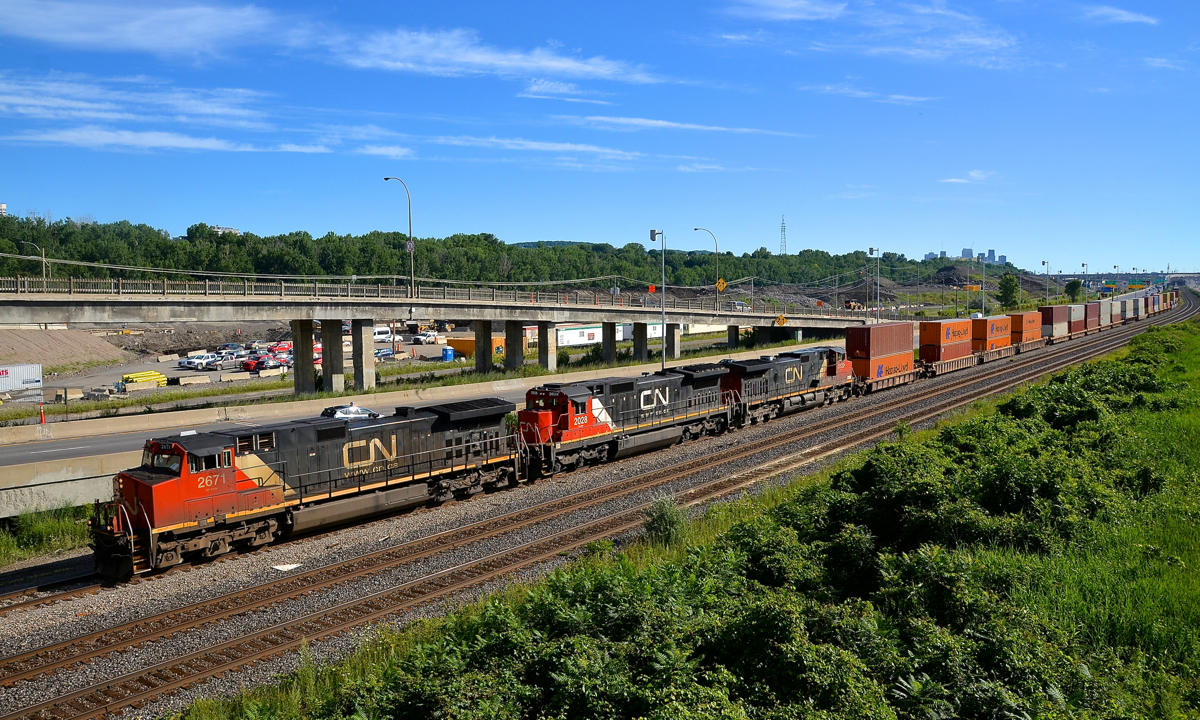 CN 2671, CN 2028 & CN 2622 slowly head west on the freight track of CN's Montreal sub with CN 149 as they are about to drop off CN 2028 at Turcot West before continuing west.