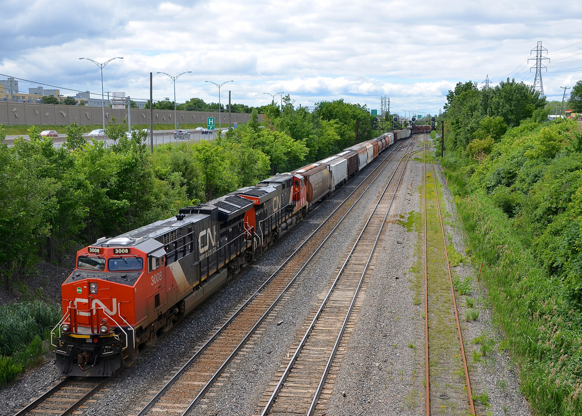 CN 3008 & CN 2887 lead CN 394 out of Taschereau Yard as it crosses over from the north to the south track. About half of the train will be set off at St-Hyacinthe, with the rest of the train destined for Richmond, Qc and interchange with the St. Lawrence and Atlantic Railroad.