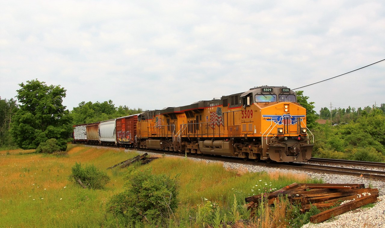 CP 242 today has a nice clean pair of Union Pacific locomotives for power in UP 5509 and UP 5518 as they make their way up to the Canyon Road crossing and MM 37 on the Galt sub.