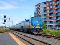 Via 900 arriving to St-Lambert from Québec on via route 37 that stop at Gare Central and go pass Ottawa  building new condos photos taken from AMT platform