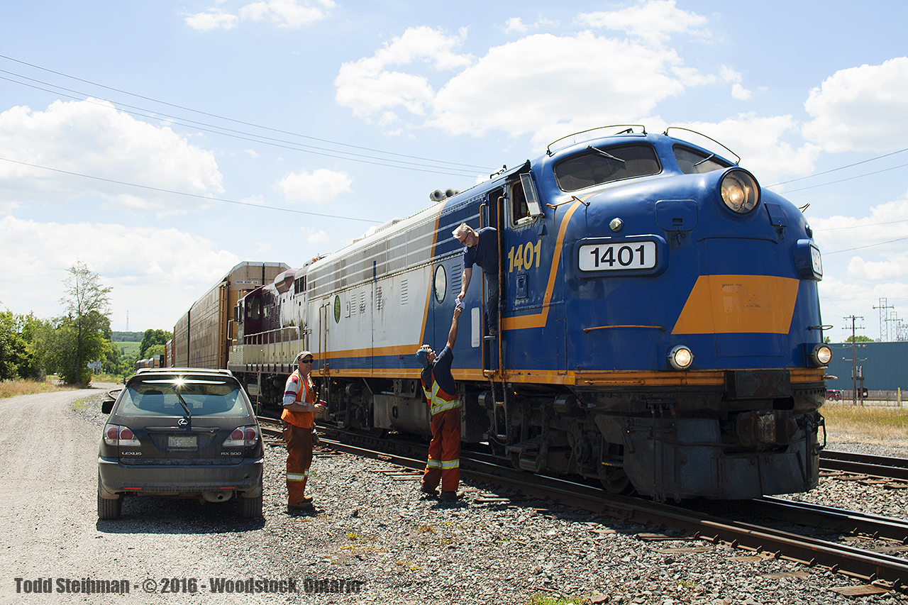 From a day that included railfanning with the great Arnold Mooney, to malfunctioning level crossing gates and signals on Ingersoll Avenue, OSR 1401 and 1620 had already arrived and been in Woodstock for about an hour, with it's cut of cars bound for Coakley. Here, the crew hand the orders up to the engineer.