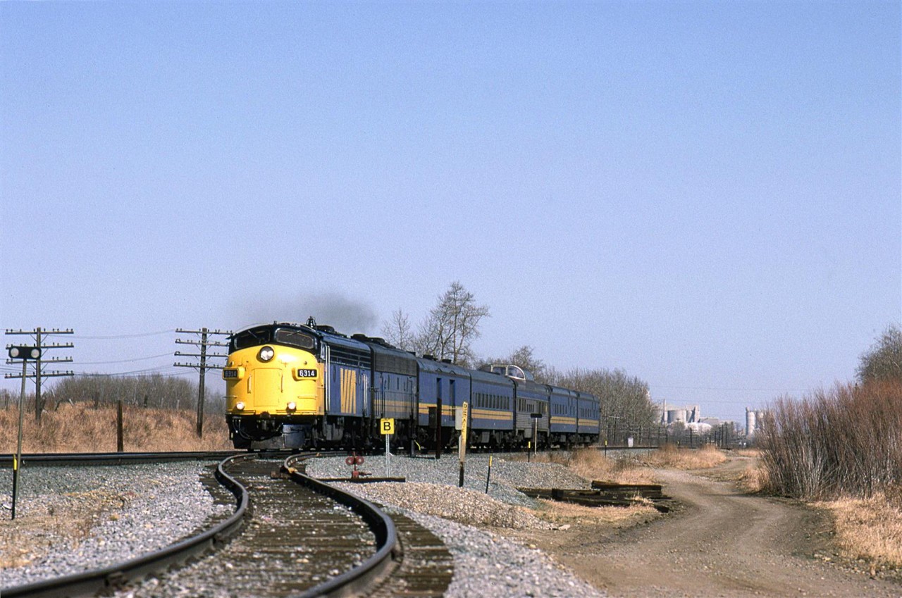A very short westbound "Super Continental" scoots through the industrial area between Bissell and Acheson, just west of Edmonton. In recent times, it has expanded greatly.