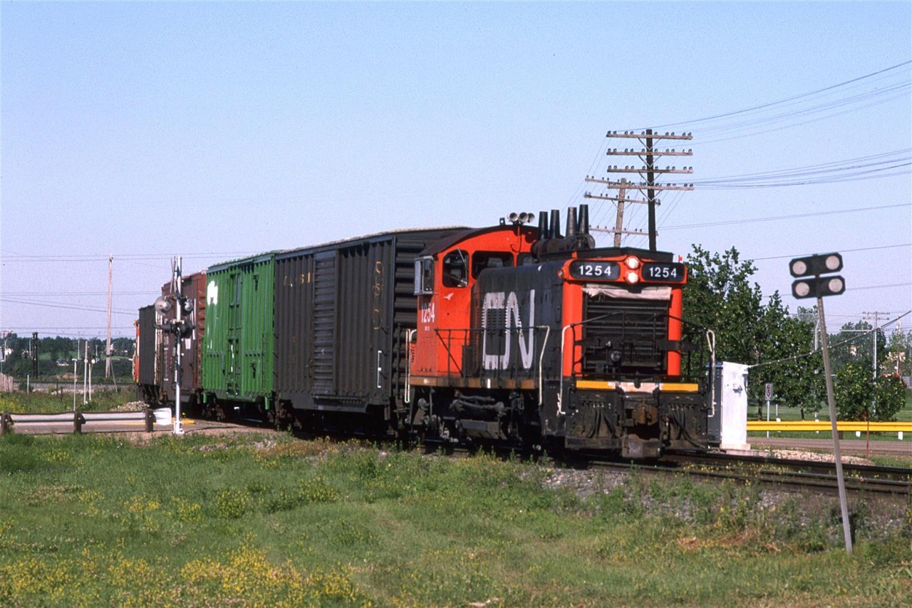 I think that this "City Switcher" job was not long for this world at this time. I don't remember hearing it on my radio again. Presumably, it worked the downtown yard, and the occasional business on the tracks from that yard to the mainline. That downtown yard had pretty much been de-commissioned at this time, and would soon be redeveloped.
The SW1200RS's worked that yard, and once it was gone, so were the SW's (for the most part). GMD-1's in all their wheel configurations would dominate the transfer and industrial siding jobs soon.
The track that can be seen at left is the east leg of the wye at Bretville Junction, where the Camrose Sub, from the south, joins the mainline (Wainwright Sub).