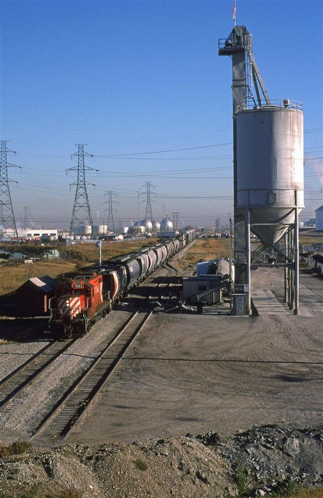 I did not shoot too many CP trains while living in Calgary. Pity.
The SW bound transfer has several hoppers and a few auto racks. I don't know about the hoppers, but I suspect that the auto racks were picked up at CN's Clover Bar yard where a auto transfer facility is located.