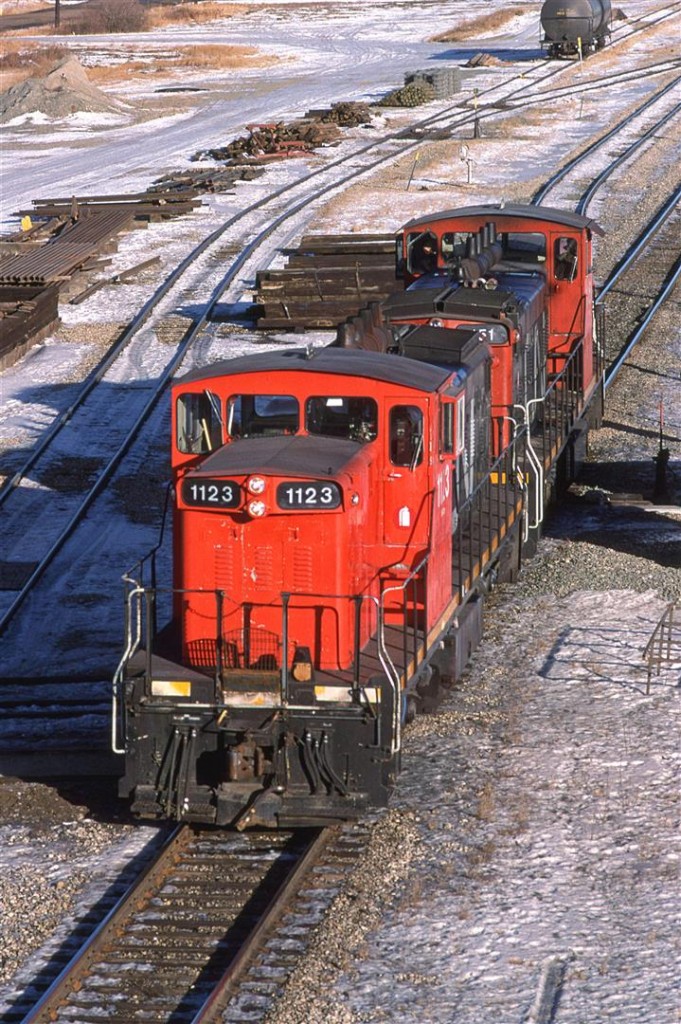 A couple of B-trucked GMD-1's head south down the Camrose Sub to switch out businesses in the area.
