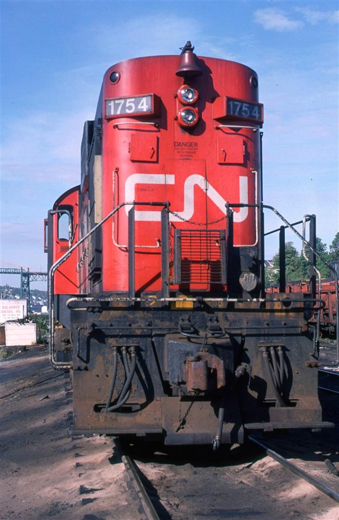 We visited my family in Halifax in Oct of 1990. During that brief stay, we managed to get a little railfanning in. I think this would be my last time seeing the MLW/Alco locomotives in the Maritimes.
I am not exactly sure why we only went to Dartmouth. Perhaps the Fairview shops were decimated by this time?
Here we have a RSC-14 waiting for the next assignment.
