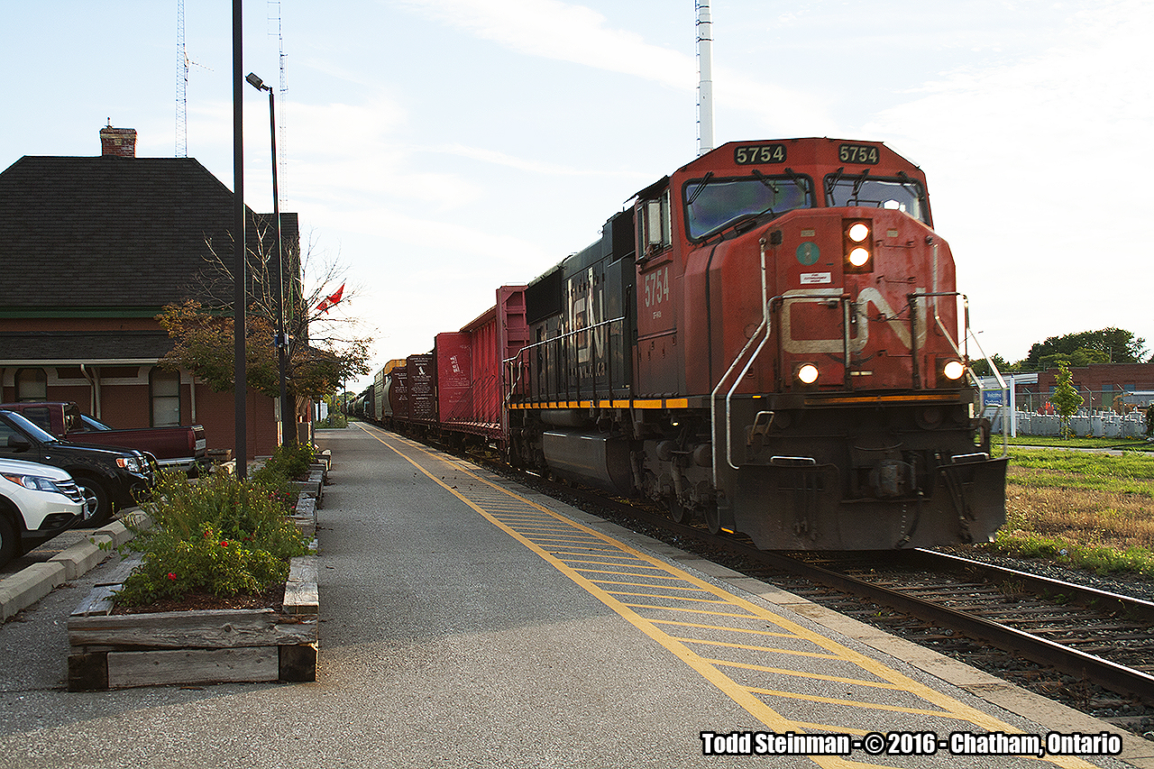 The rail scene in Chatham has been through numerous changes within the last 10 years of my last visit. Although it's station on the CN is still well preserved, it was one of the first stations to lose it's agent. Now a machine will print off your tickets, as the building is only open during train time. Also, the yard has disappeared, leaving only a single track through town. So it was a big surprise to me to find a CN freight led by lone unit 5754, rumbling through Chatham all the while thinking that freights no longer trundled along the Chatham Subdivision.