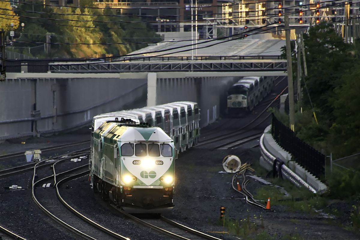 2 MP's come up the Newmarket Sub under the Strachan Ave....I'm not sure what to call it. It seems an extensive and long grade separation. Meanwhile, GO 559 heads back up the Georgetown line with a shorter train about to knock down the next signal. Last time I was at Bathurst St, it looked like this!! http://www.railpictures.ca/?attachment_id=21616