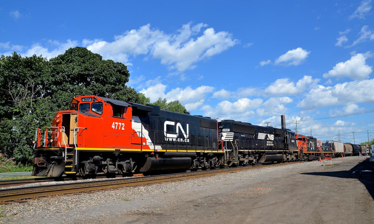 A rather varied lashup of CN 4772, NS 6983, CN 7233 & CN 220 leads CN 527 through St-Henri after doing a lift in Pointe St-Charles.